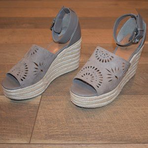 Indigo Rd. Irairya Espadrille Wedge Heels